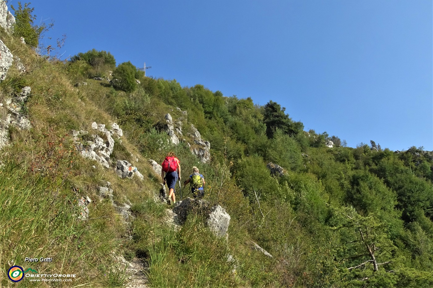 32 Croce di vetta in vista...sotto a chi tocca !.JPG